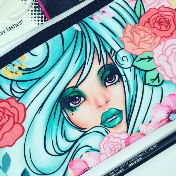 Aqua Rosa - Picture 2 of 2